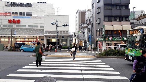 The intersection where Teru waited for the signal